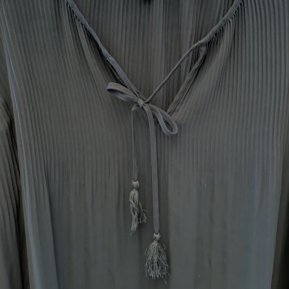Daniel Rainn Forest Green Crinkle Long Sleeve Tassel Blouse Small - Picture 3 of 5